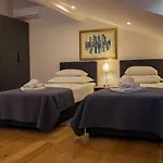 Iadertina Duplex With Garden アパート ザダル