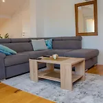 アパート Iadertina Duplex With Garden *