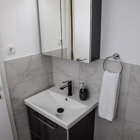 Iadertina Duplex With Garden Zadar