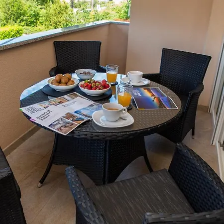 Appartement Iadertina Duplex With Garden