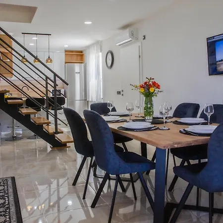 Iadertina Duplex With Garden Appartement