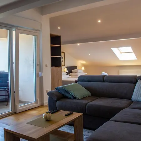 Iadertina Duplex With Garden Lägenhet