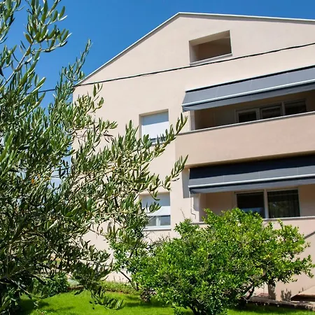 Lägenhet Iadertina Duplex With Garden Zadar