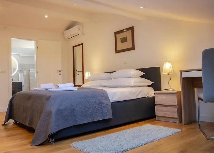 Iadertina Duplex With Garden Daire
