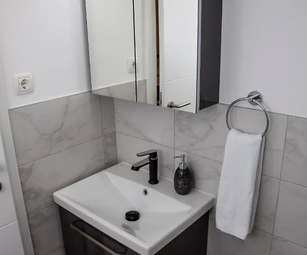 Iadertina Duplex With Garden Zadar