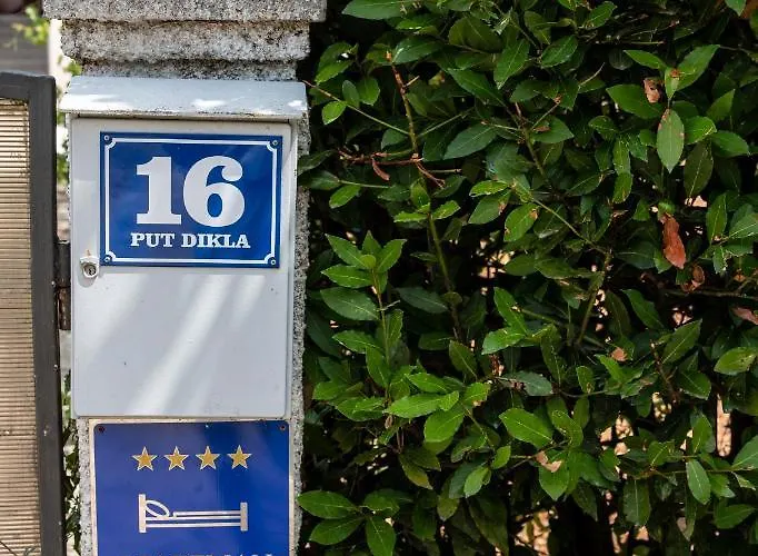 Appartamento Iadertina Duplex With Garden Zara